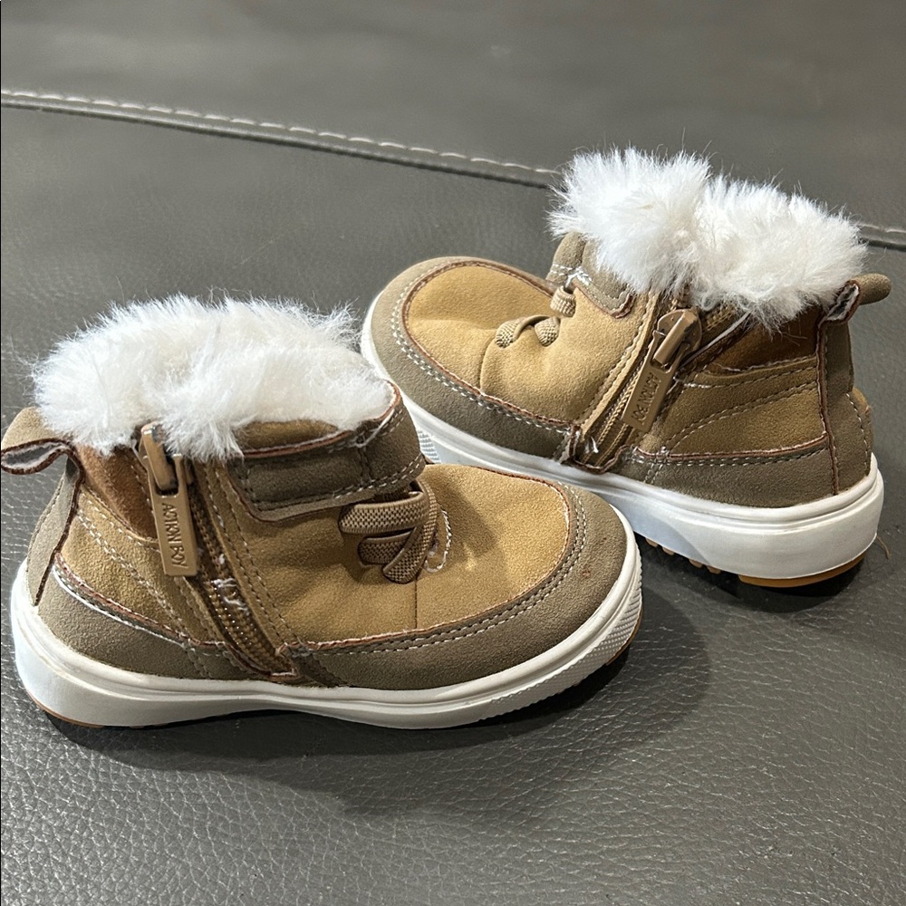 Action Boy Camel colored Baby Boots with Faux Fur Lining, size 6